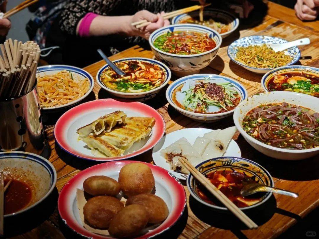 袁家村,西安美食集散地在这里你可以吃遍各种关中美食,饱餐后可以