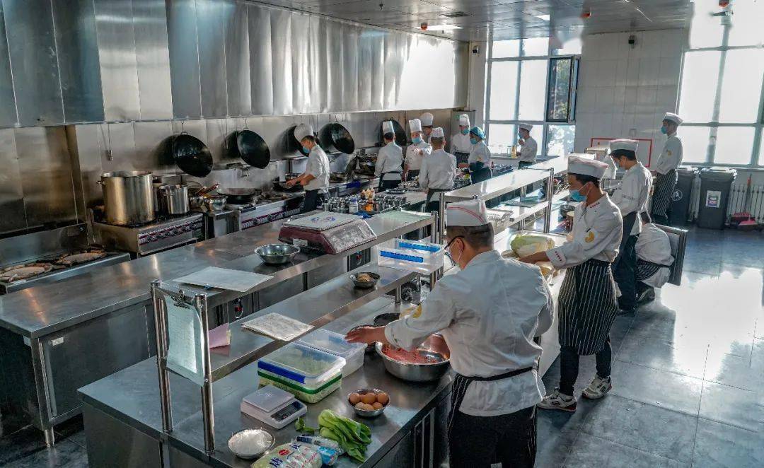 知书达礼丨梅菜扣肉奶茶果切网友崩溃人麻了在后厨工作应注意哪些文明
