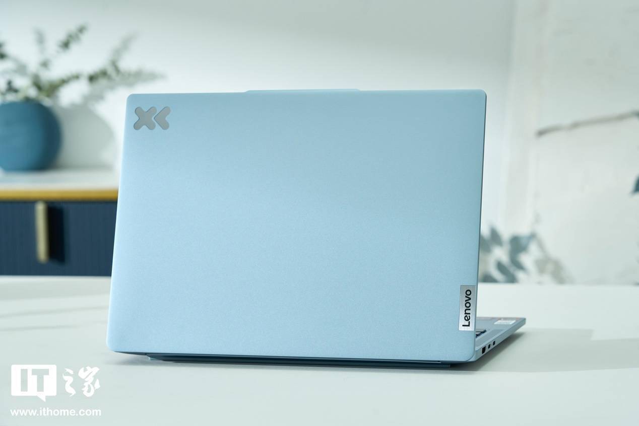 联想小新 pro14 2024 ai 锐龙版这次在外观设计上基本延续了 2023 款