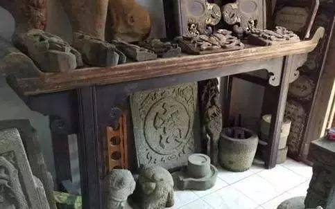 200元收的旧香案有点怪祭祖时总发出异响一鉴定价值几千万