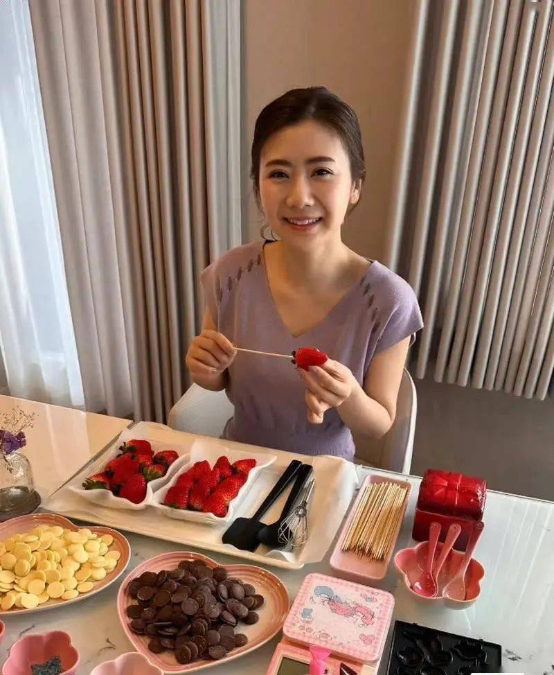 福原爱和解后心情大好大秀穿搭男友豪车豪宅同居生活奢华