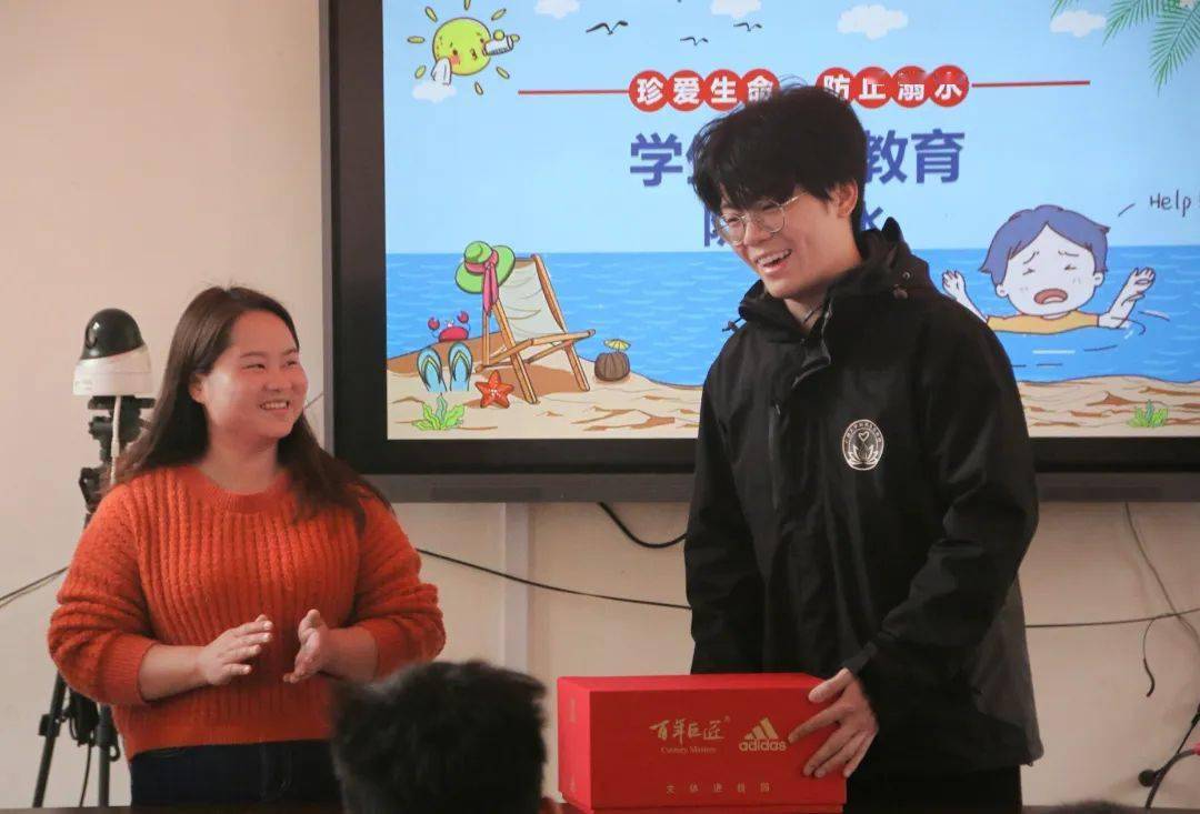 青春足迹下乡村鱼米花香业兴人乐广西大学研究生支教