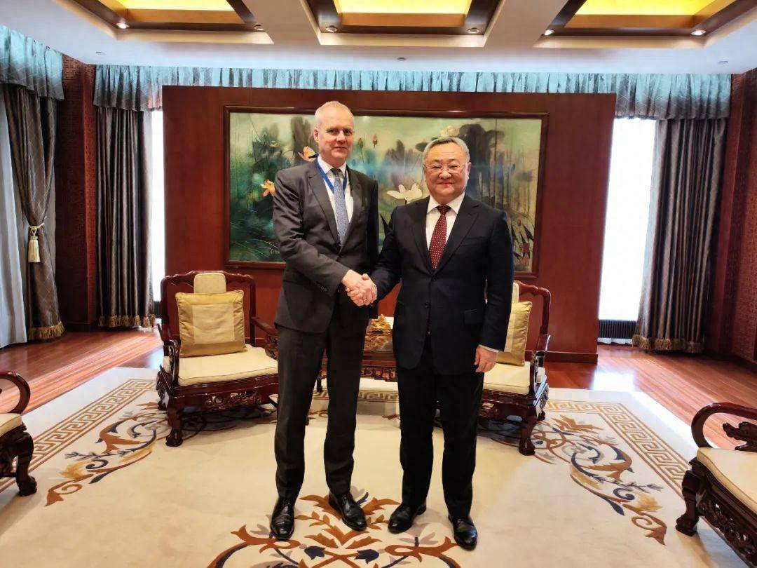 中国驻欧盟使团团长傅聪大使会见北约助理秘书长鲁格
