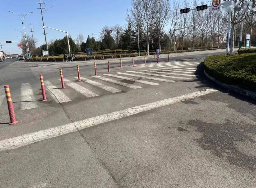 通知:青州路口新设"右转危险区"_车辆_行人_驾驶员