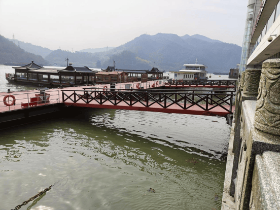 作为桐庐县文化高地,严子陵钓台的景观设计独具匠心,以其独特的自然