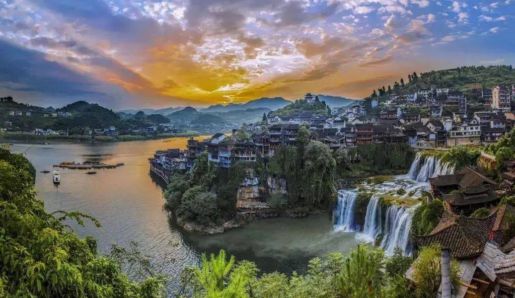 恩施遇上边城一价全含613月25日出发湖南湖北双省联游一网打尽精华