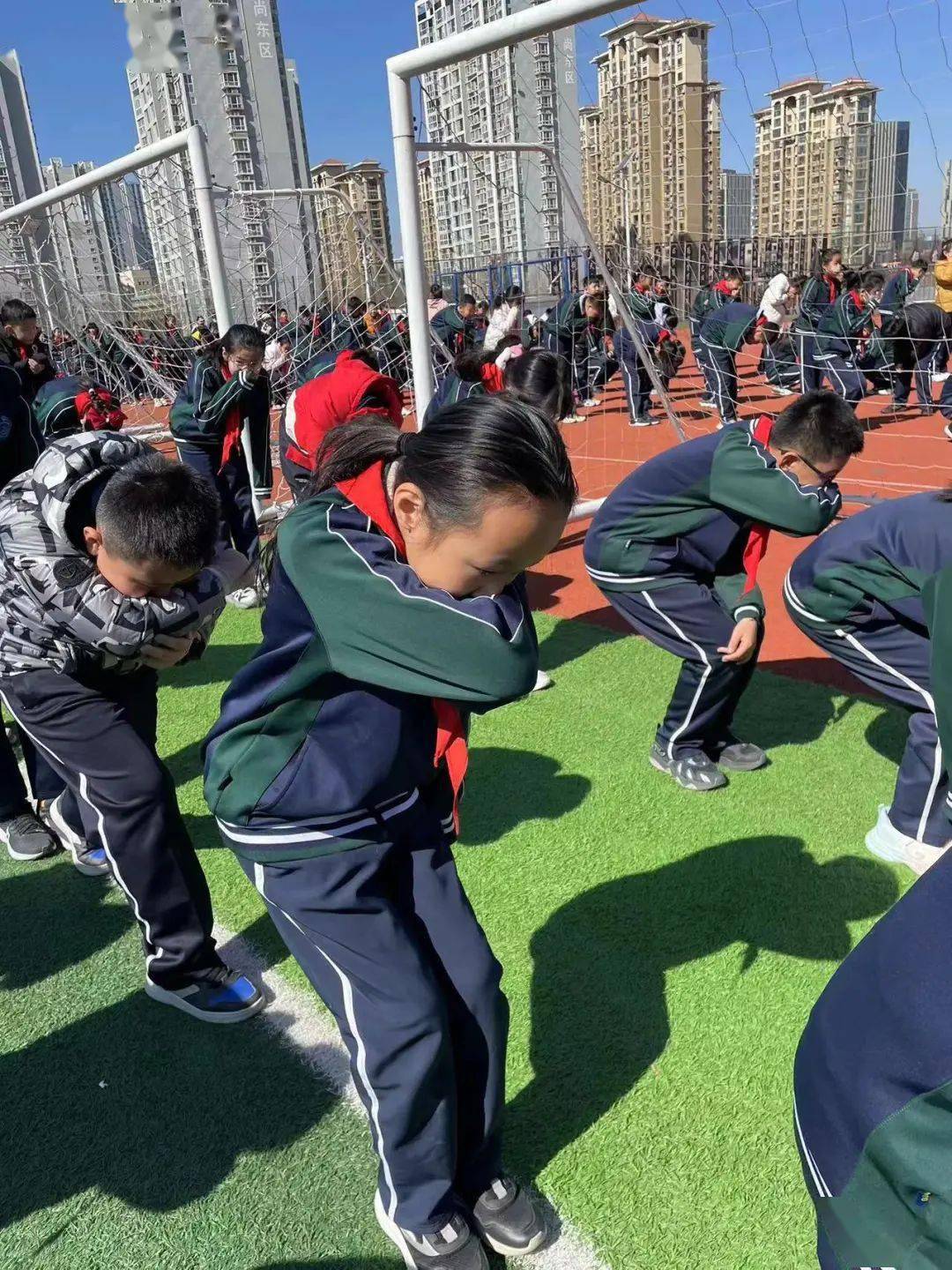 青岛市崂山区育才学校在日常教育教学工作中对消防安全教育常抓不懈