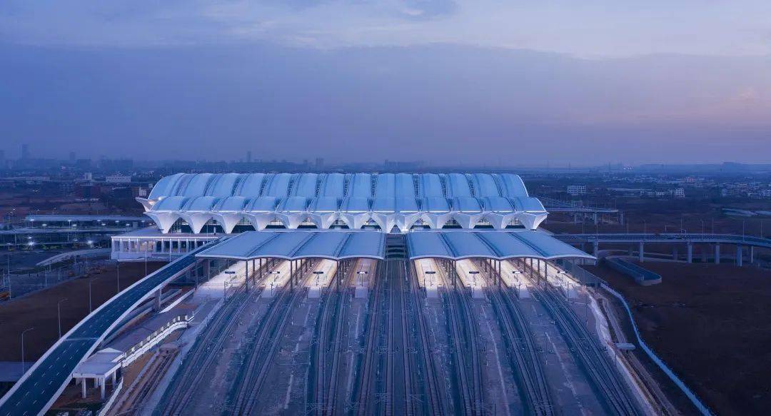 落霞与孤鹜新的传奇南昌东站