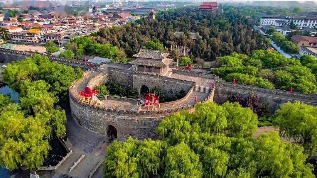 在山东这片人文沃土上,古籍典藏丰富厚重,文化遗存,遗址连山排海,拥有