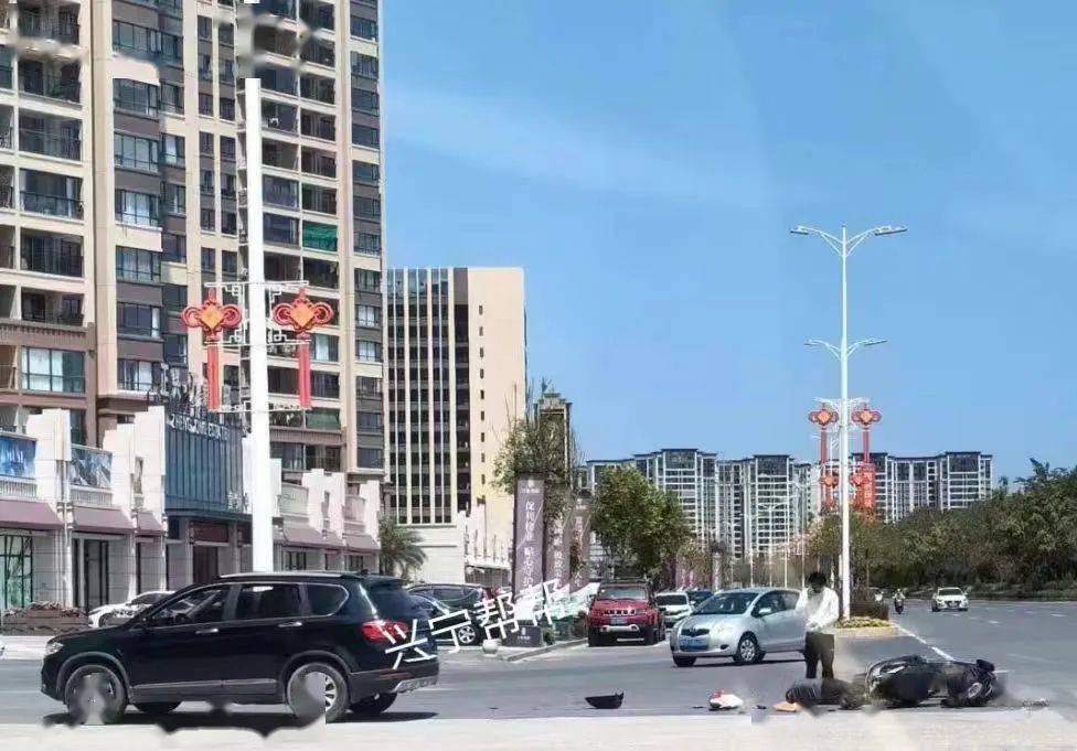 兴宁大道发生严重车祸