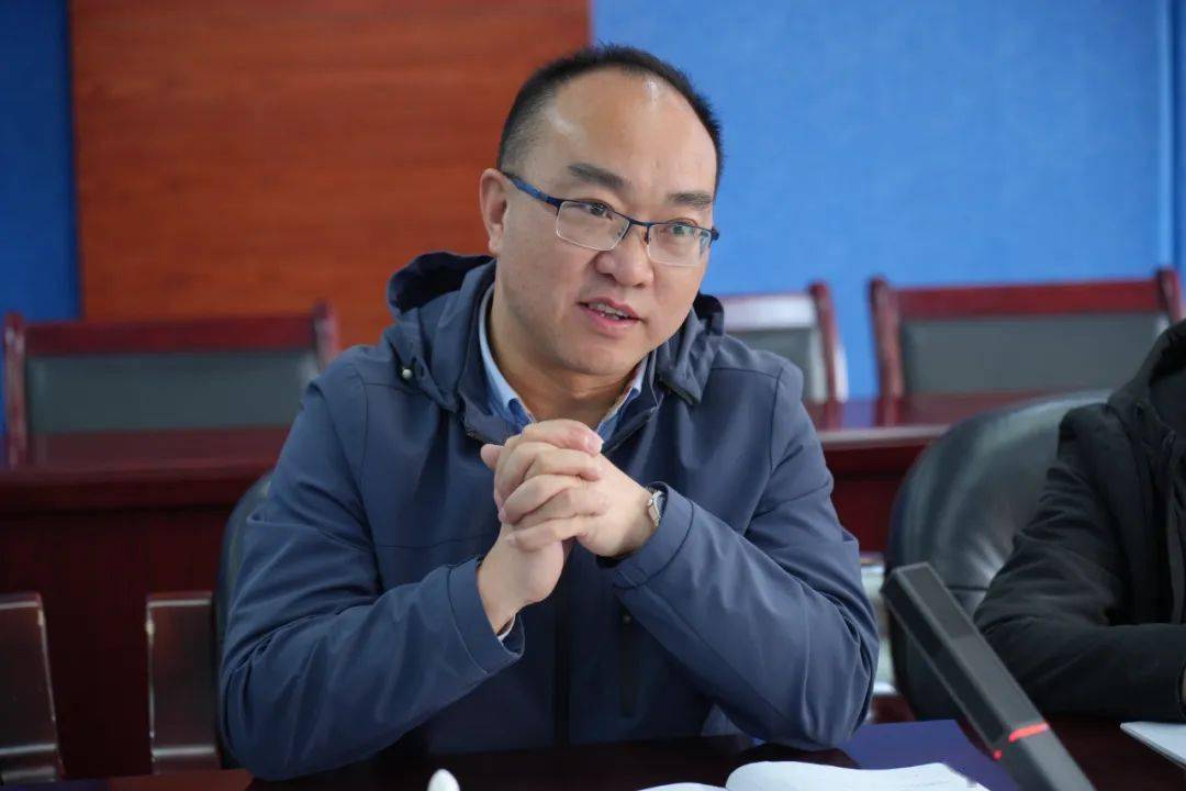 成都七中万达学校党委书记杨云雄,党委副书记梅培彦,党政办主任刘列