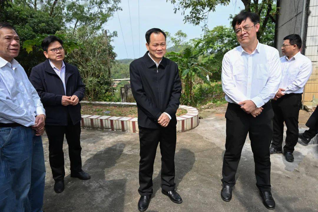 覃天卫到浦北县调研城镇供水管理工作