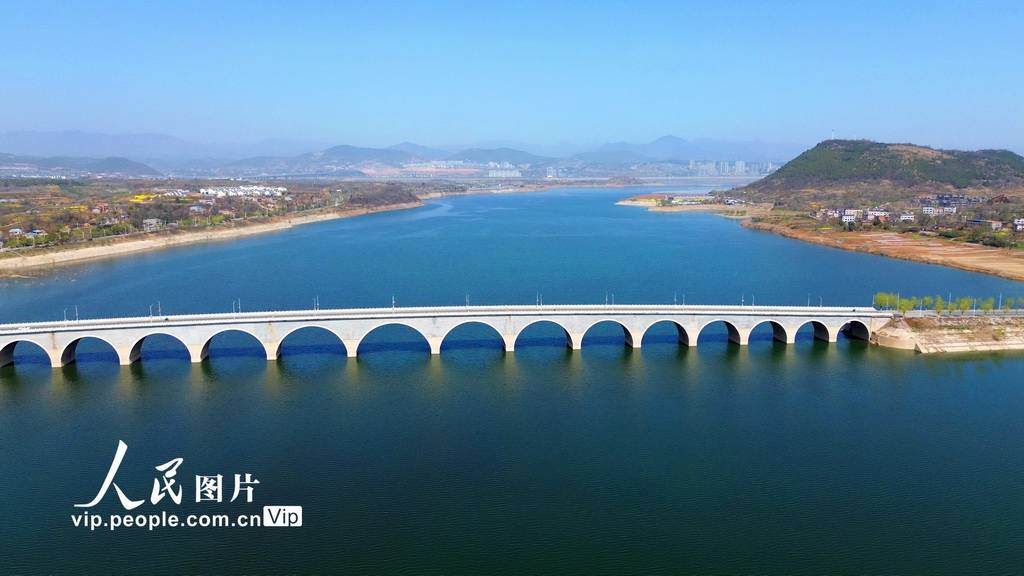 湖北十堰一湖清流入画来