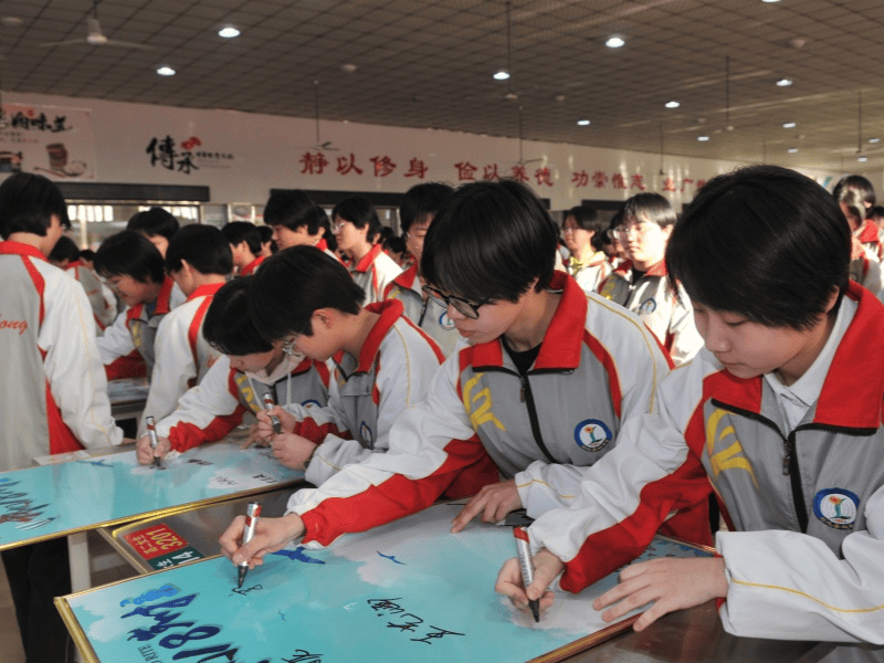 十八有志逐梦行青春决胜万亿城河北栾城中学举行十八岁成人仪式