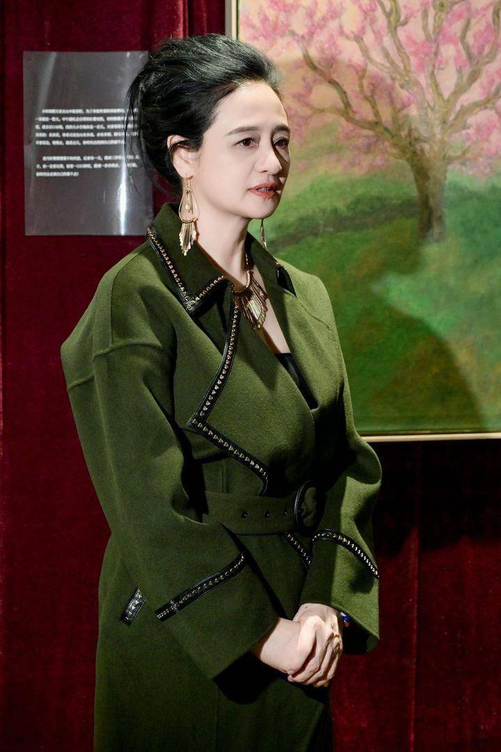 还记得《雪山飞狐》里的袁紫衣吗,如今她成了画家_伍宇娟_电影_艺术展