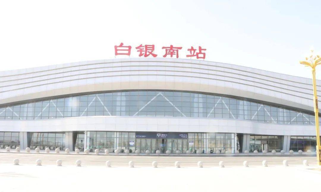 3月22日早上,在白银高铁南站,候车大厅里已经乘坐了许多要去天水吃