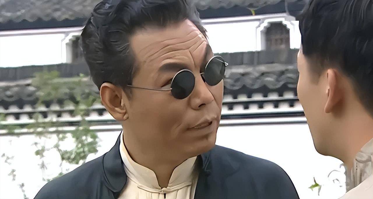 另一个,则是给福贵带来厄运的龙二.