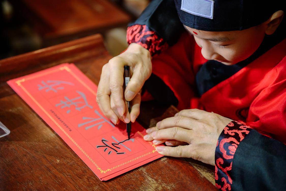 图集"开笔礼",也被称为"破蒙",是中国古代读书人成长过程中接受的首次