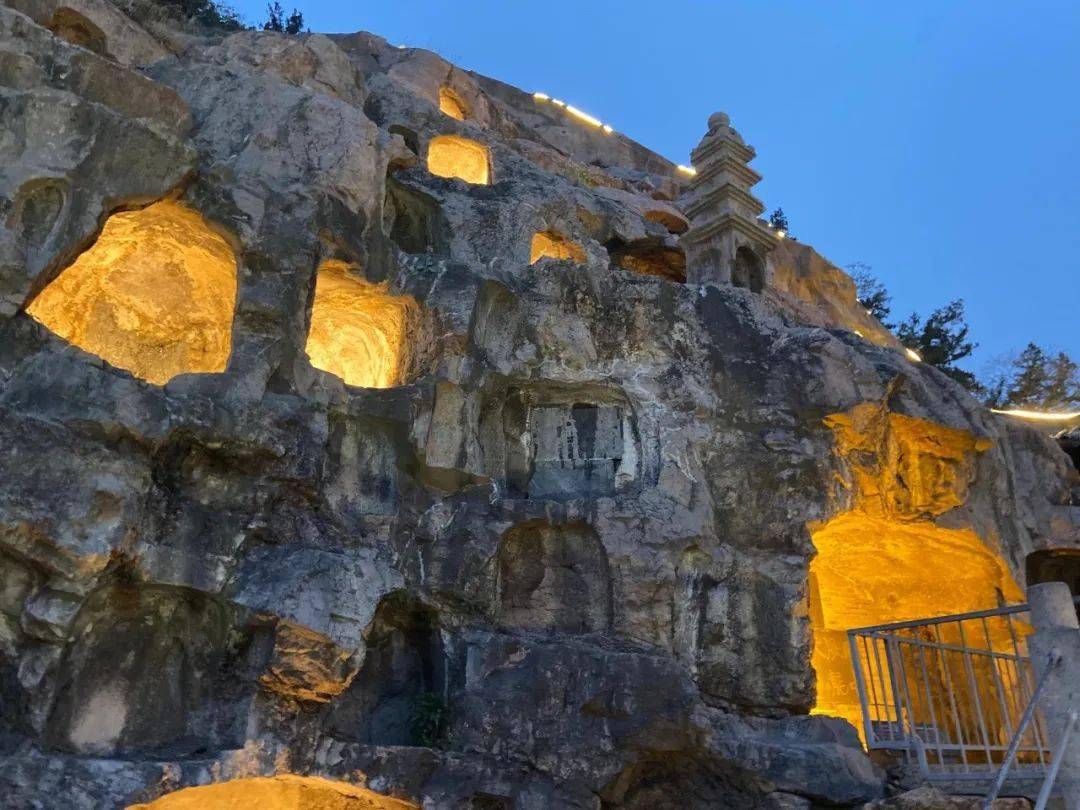 90元的票都包含了,每个地方都要验票,根据体力选择是否游览东山石窟