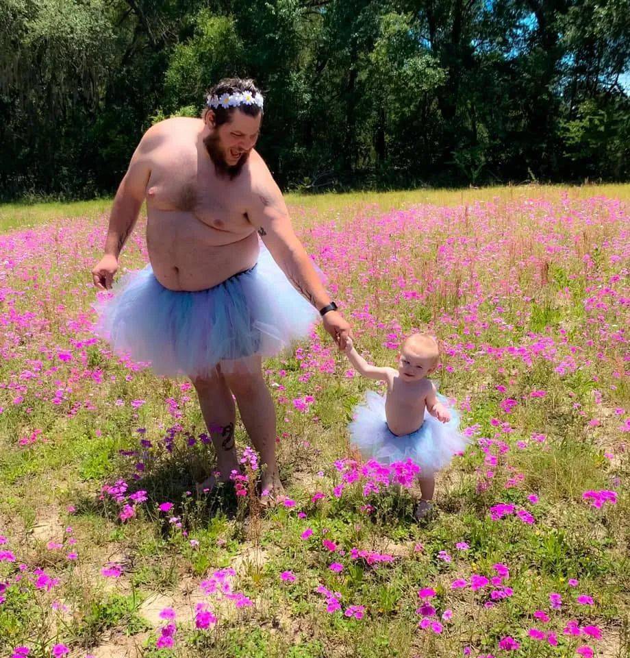 迪士尼公主逼亲爹合照意外火遍全网原来漂亮爸爸都生了个女儿