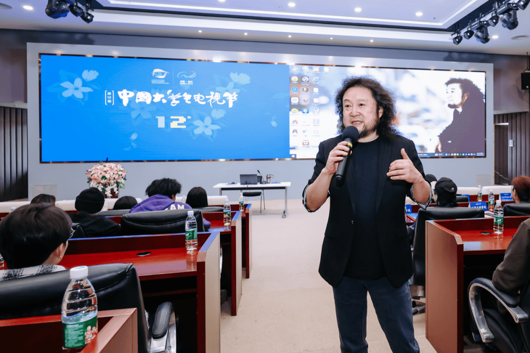 第十二届中国大学生电视节艺术家进校园多听多练找到音乐最美的表达