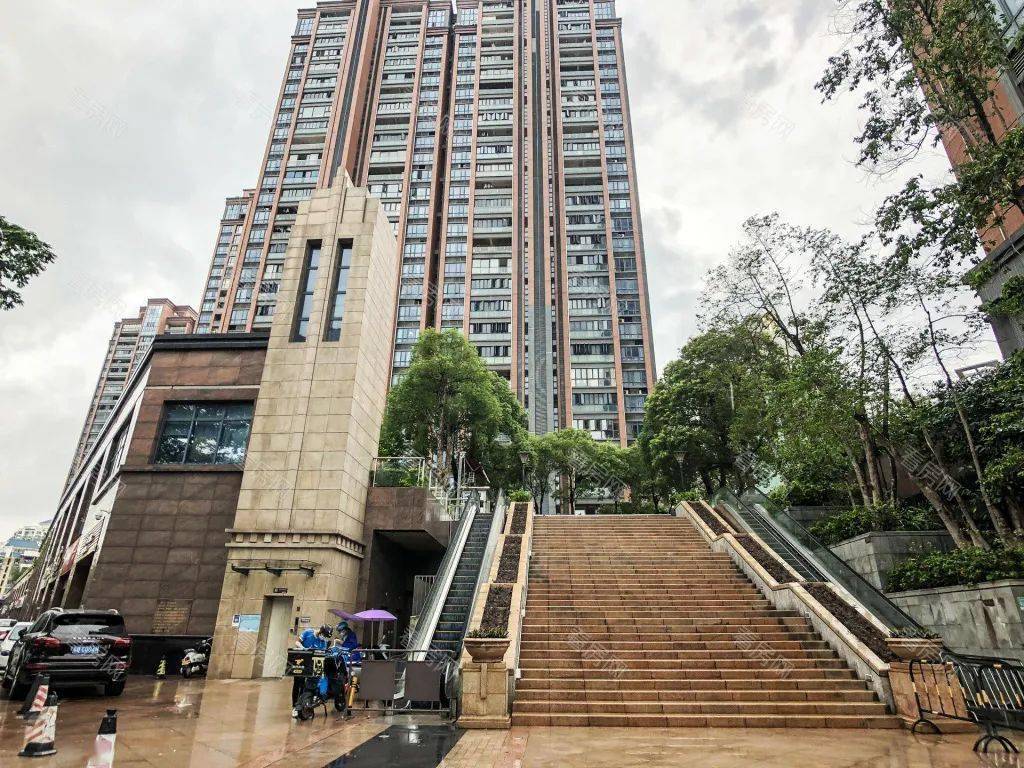 680万近西乡地铁站大四房宝安4房中粮鸿云135㎡