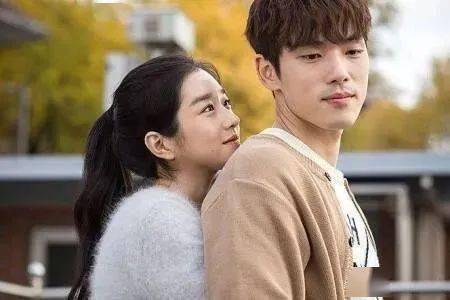 d社爆出2018年徐睿知在和前男友金正贤恋爱时,下了戏她是"货真价实"的