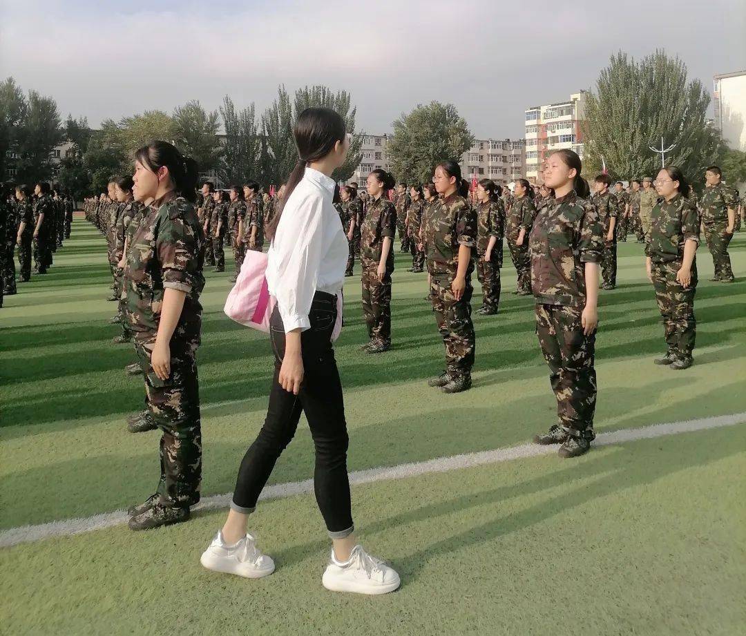 荣耀师生携手同心和美一中上下求索