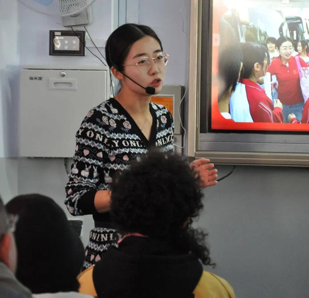 荣耀师生携手同心和美一中上下求索