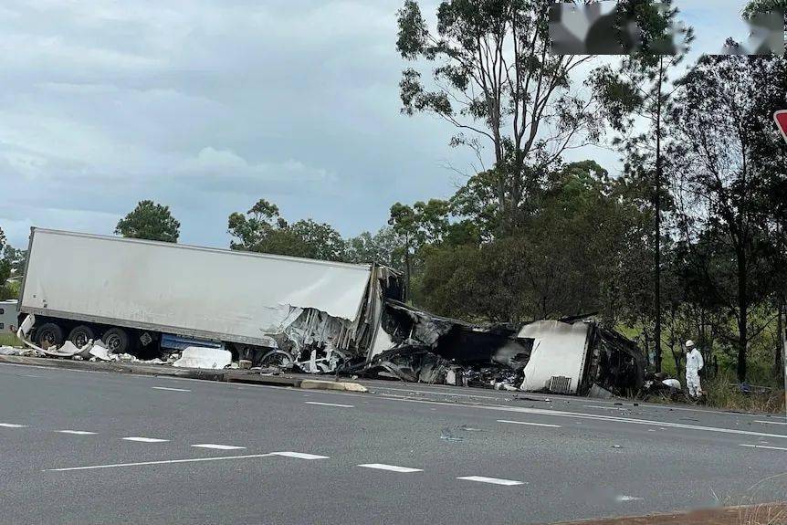 澳高速发生夺命车祸5车相撞致3死3伤网友数公里外都可听见爆炸声