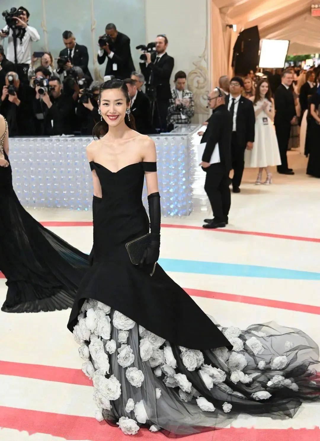 硬广上也硕果累累,从chanel,bv,宝格丽,fendi,纪梵希,到erdos,始祖鸟