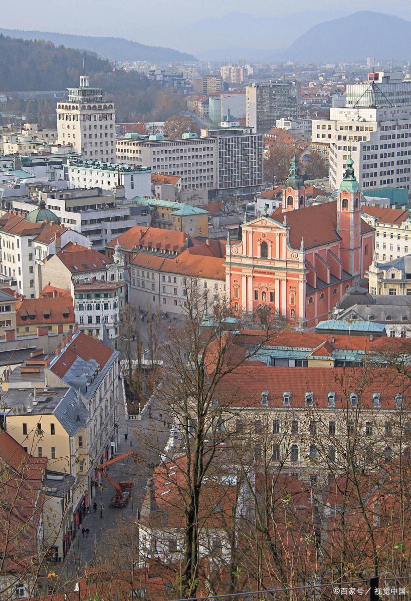 塞尔维亚:中国警察在街头保护中国游客,一顿饭只需50元还管饱