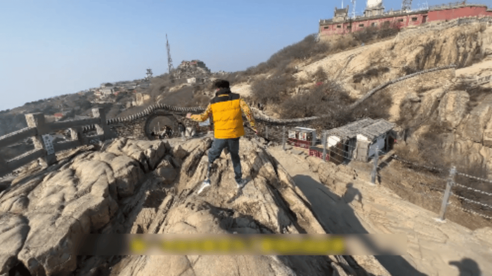 济宁"90后"小伙改造义肢帮病友,被称中国版"钢铁侠"_梁开宇_网友_游泳