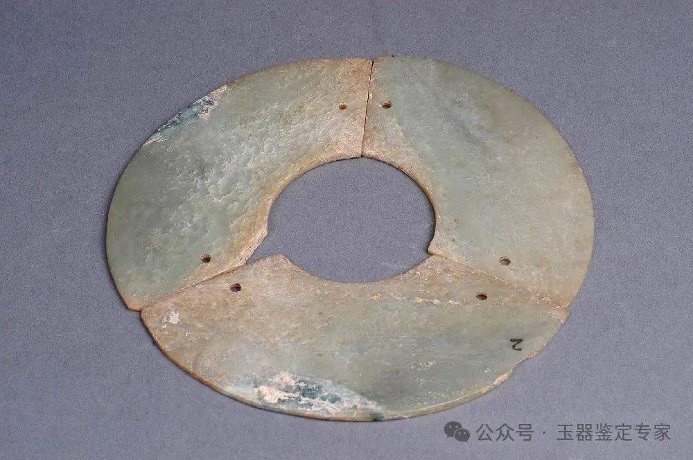 齐家文化玉璜 新石器时代   天水博物馆直径16.