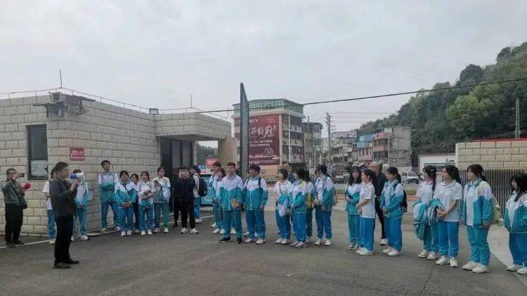 县气象局与江口中学联合开展"3·23世界气象日"活动_封开县_科学_仪器