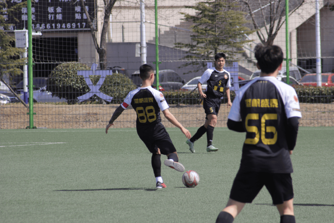 "grs杯"2024青岛城市足球超级联赛第二轮:崂山港帆力克追风少年收获两