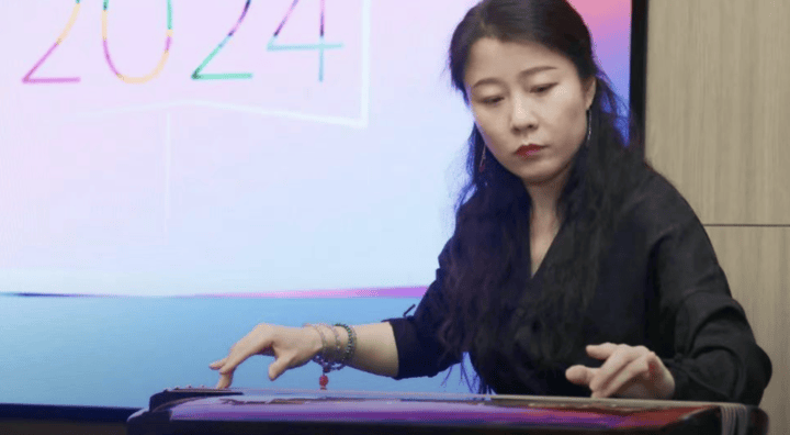 浙江省非物质文化遗产馆馆长郭艺主持