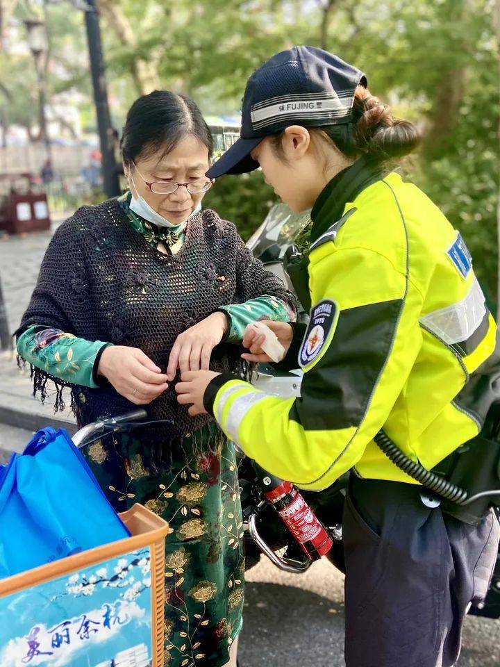 又美又飒西湖边这个姑娘火爆全网一开口绝了