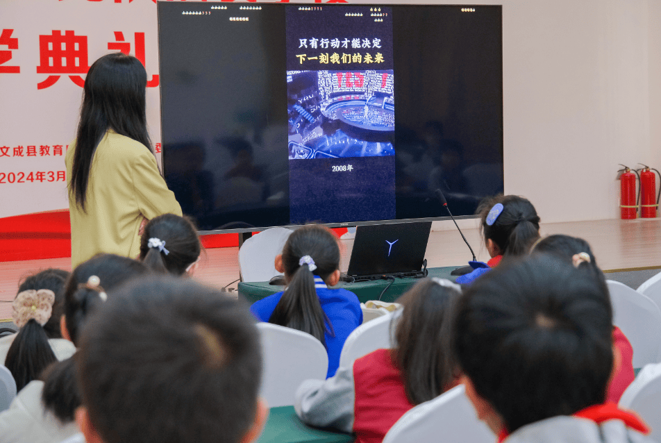 儿童友好丨这场少先队队长学校的演讲课有点红