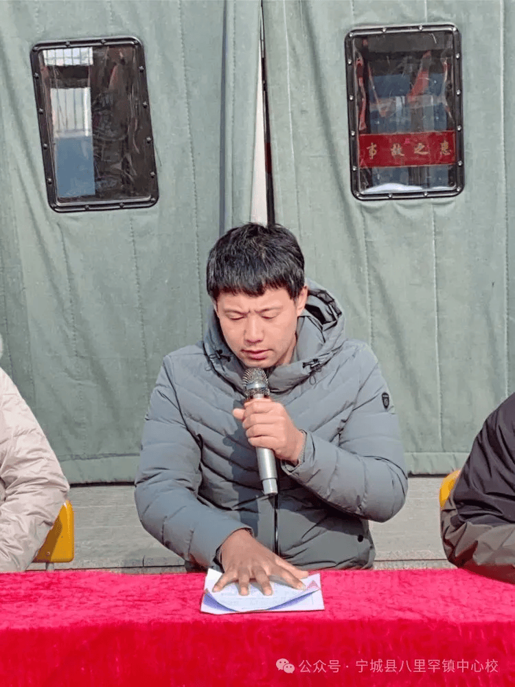 王海龙校长对法治讲座进行总结镇领导不仅时刻关心着同学们的学习情况
