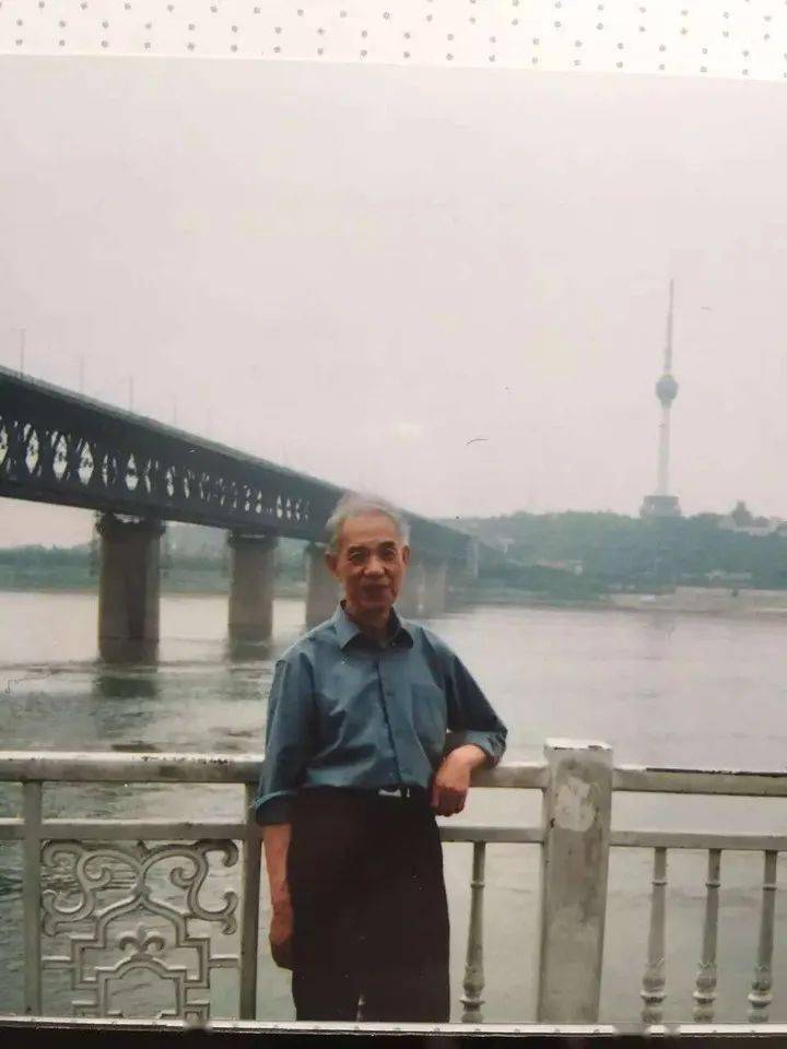 他的身份是…_周艳_父亲_周净
