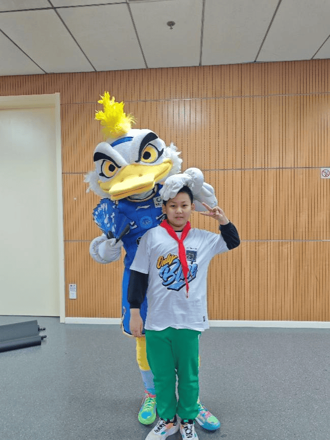 亮相顶级篮球联赛点燃成长高光时刻