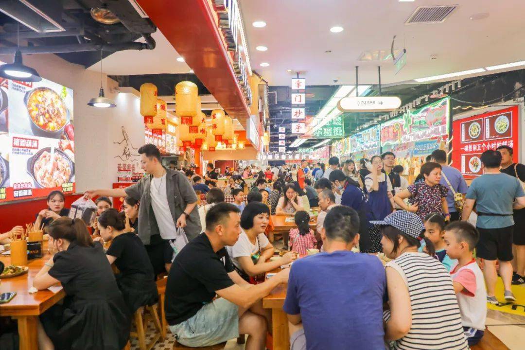 重庆日报头版丨挖掘江北区观音桥好吃街火爆背后的创新模式