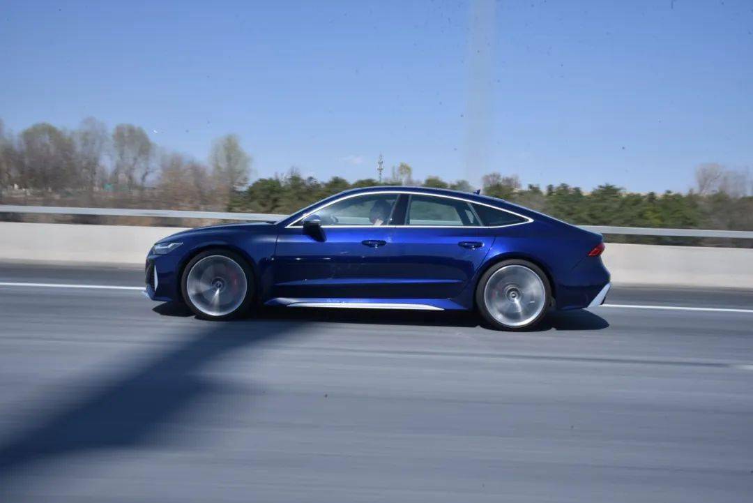 抖音神车驾到!200万的奥迪有多炸裂?_搜狐汽车_搜狐网