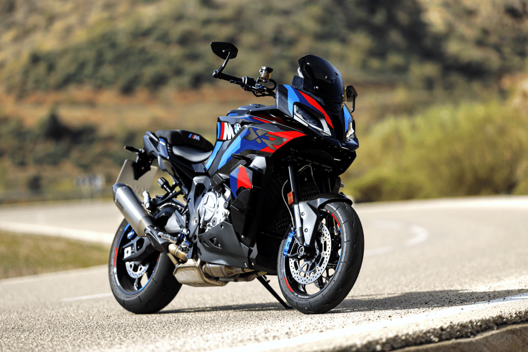 户外动感特写:宝马摩托 2024 m 1000 xr 运动旅行车_搜狐汽车_搜狐网