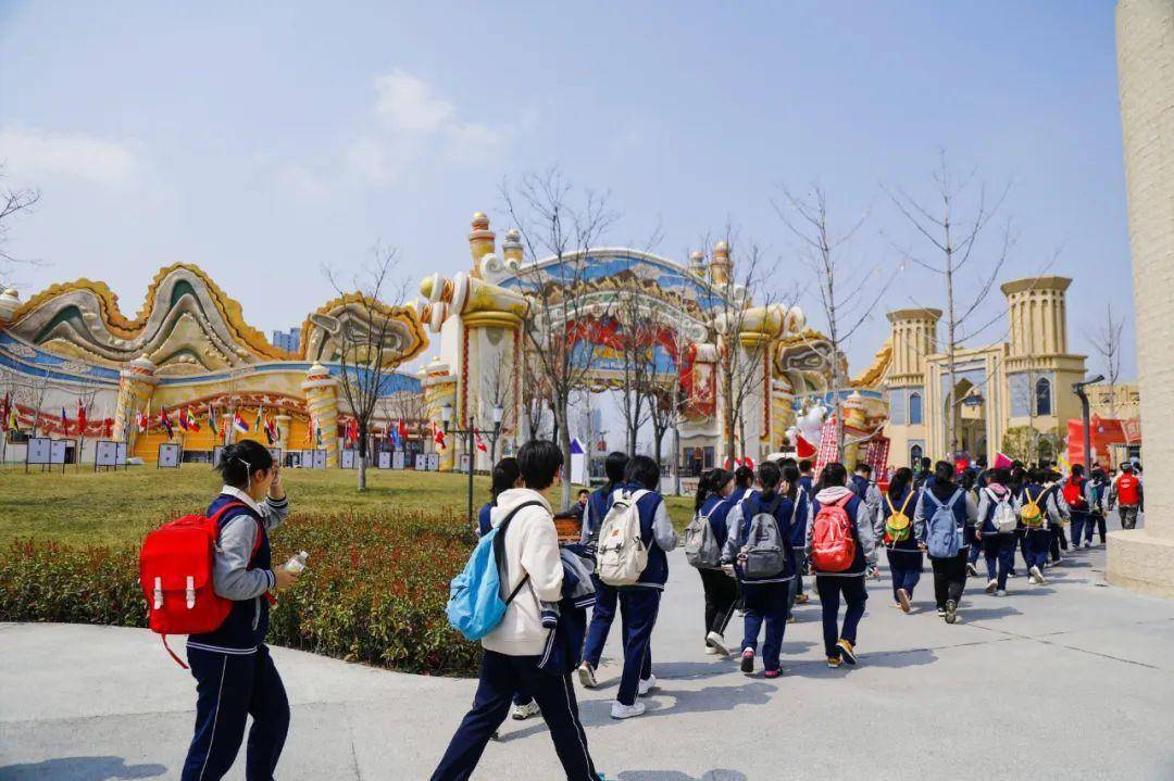 西安市远东一中举行高2024届成人礼暨研学活动