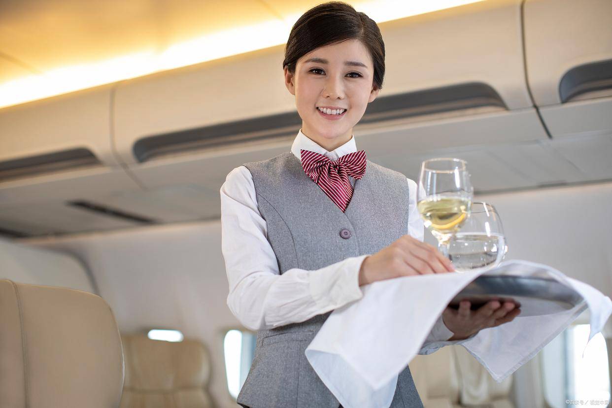 为何空姐下飞机后不直接回家而是选择睡酒店原因让人心疼