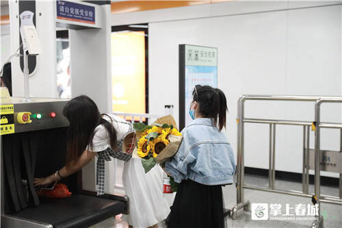 金桂街地铁站2023年,斗南花卉产业综合服务中心利用花市周围的闲置