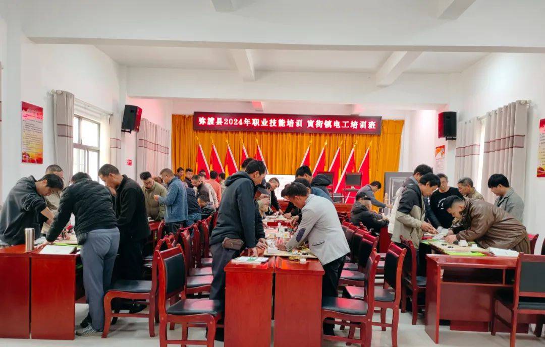 67寅街镇家门口学技能就业服务暖人心