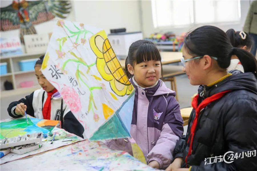 江苏24小时南京无限航区多功能甲板运输船下水